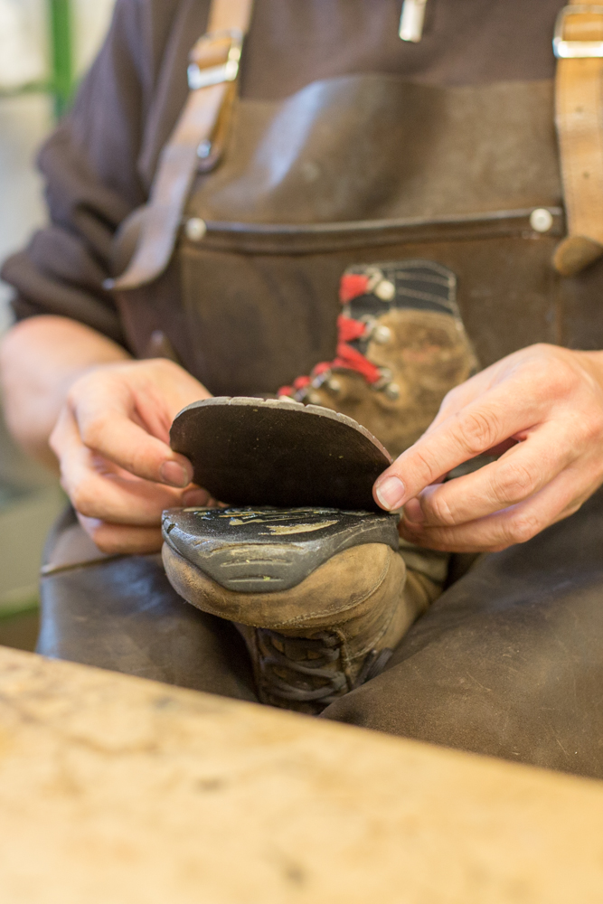 Schuhreparatur - neue Sohle Schuhreparatur - neue Sohle